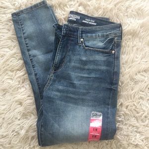 Levi’s Denizen jeans